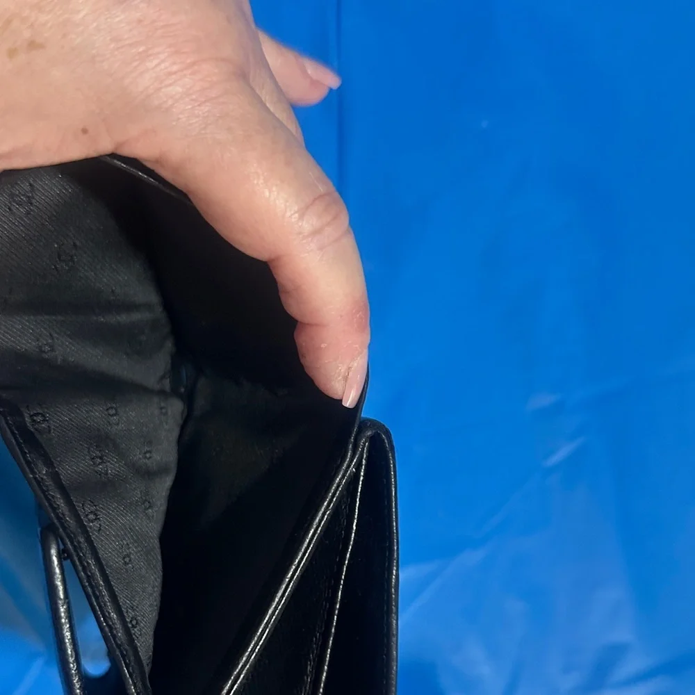 CHANEL Black Caviar Leather Compact Wallet with Gold CC Medallion - Picture 7 of 8